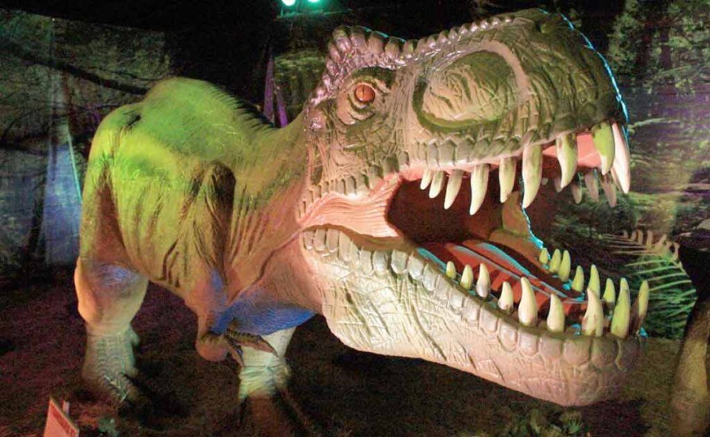 Animatrónicos en Patio Outlet Peñuelas: Dinosaurios y dragones en Coquimbo