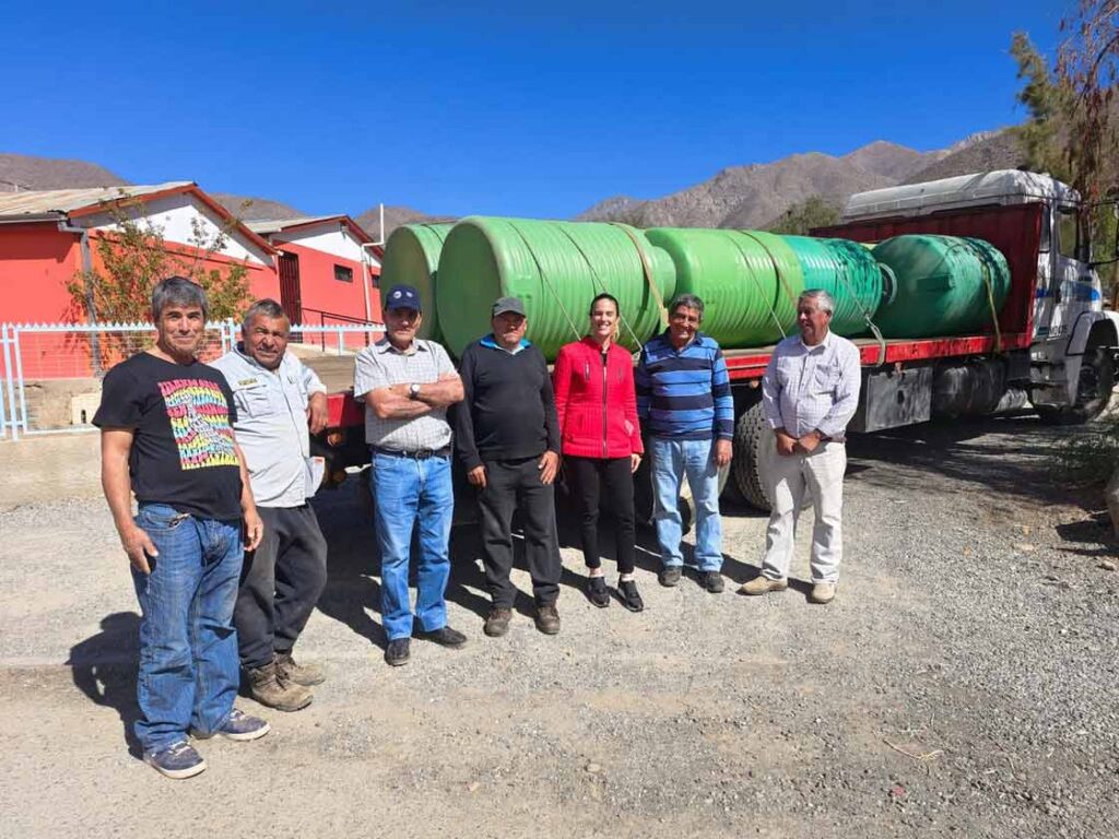 Gracias a donaciones gremio agrícola entregó estanques acumuladores de agua para agricultores de Monte Patria y Vicuña