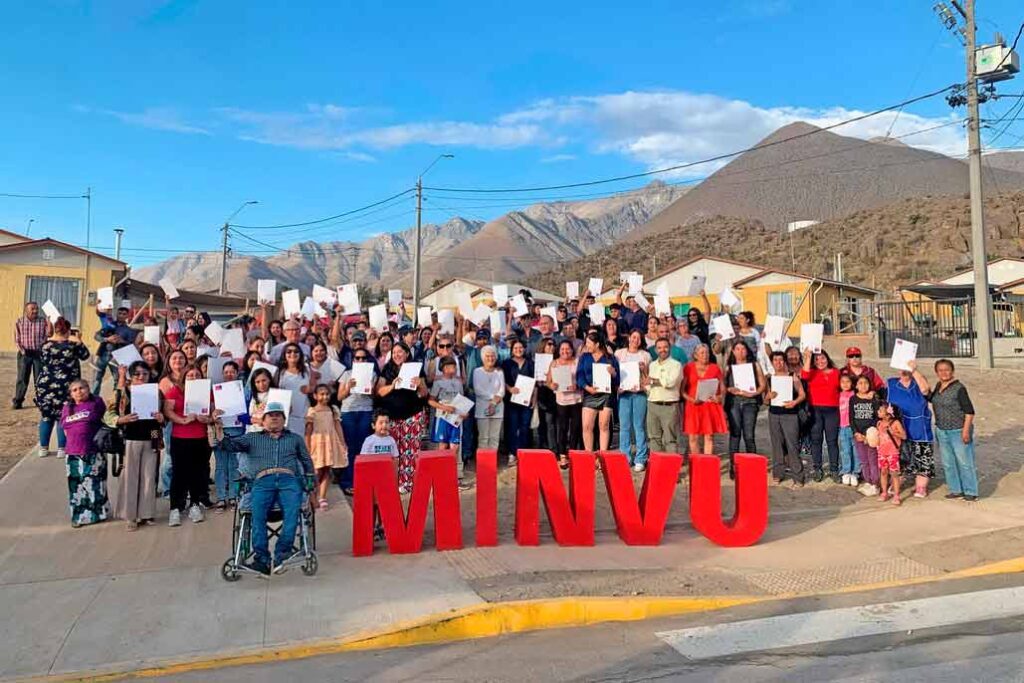 137 familias del Valle de Elqui celebran la entrega de escrituras de sus viviendas