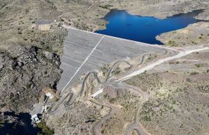 En EMBALSE VALLE HERMOSO acuerdan asegurar un volumen mínimo para consumo humano en 30 localidades rurales de Combarbalá