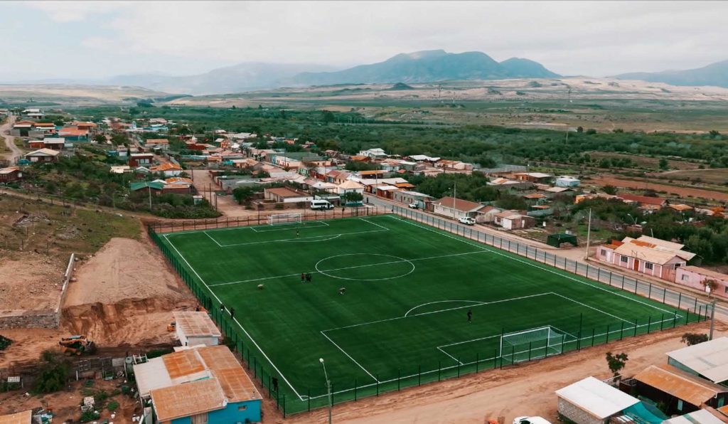 Con $240 millones del royalty minero inauguran en Los Choros moderna cancha de pasto sintético con estándar FIFA