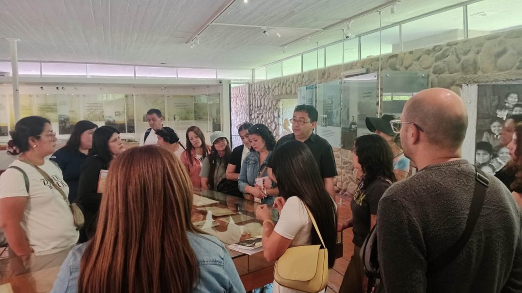 Docentes de toda la región participan en giras pedagógicas por la ruta Camino a Gabriela Mistral