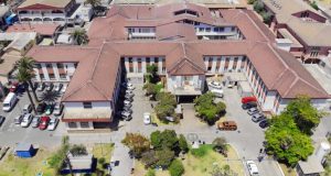 Contraloría: facultativos del Hospital de La Serena con licencia médica participaron de (al menos) 70 cirugías en clínica privada