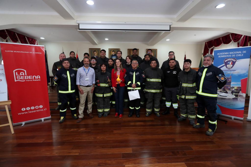 Histórico beneficio: municipio serenense entregó póliza de seguros a bomberos para resguardar sus vidas