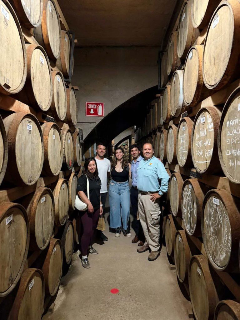 Especialistas en bebidas espirituosas de Reino Unido visitaron destilerías de Coquimbo