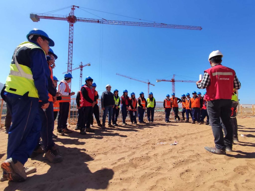 CASI UN CENTENAR DE ESTUDIANTES HAN VISITADO LA CONSTRUCCIÓN DEL HOSPITAL DE LA SERENA