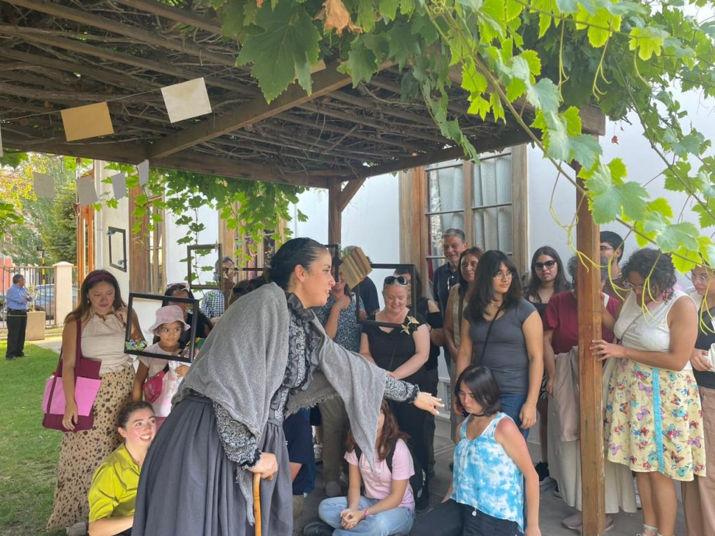 Teatro y cultura mistraliana: invitan a disfrutar de la historia de la tradicional Casa de Las Palmeras