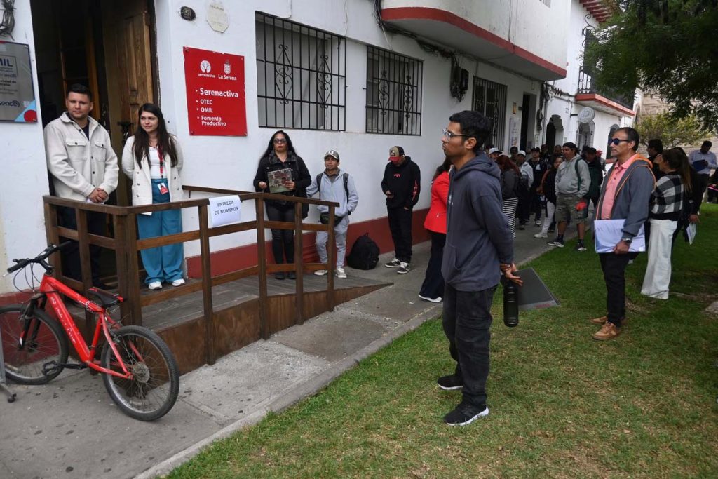 Reclutamiento laboral en La Serena registra masiva convocatoria