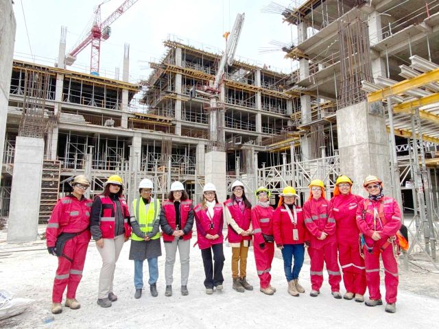 Mujeres en obra copia