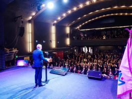 Presidente Kast enfrenta críticas por recortes municipales y envía señal al sector portuario