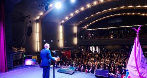 Presidente Kast enfrenta críticas por recortes municipales y envía señal al sector portuario