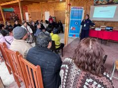 Emprendedores de Caleta San Pedro se capacitan sobre cómo obtener su resolución sanitaria