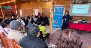 Emprendedores de Caleta San Pedro se capacitan sobre cómo obtener su resolución sanitaria