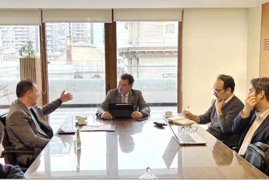 Aguas del Valle dilata definición de compensaciones por extenso corte de agua, generando molestia en alcaldes y parlamentarios
