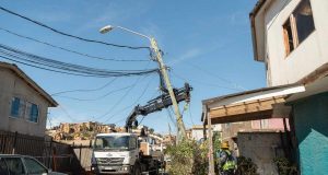 Empresa de distribución CGE estima en más de 600 puntos con destrucción total o parcial de infraestructura eléctrica