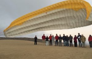 Turismo desde las alturas: parapente abre nuevas experiencias para visitantes en Caleta Los Hornos