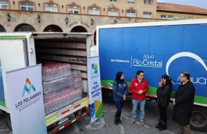 Antofagasta Minerals y Aguas Río Cristal entregan 150 mil litros de agua potable para que distribuya el Gobierno Regional