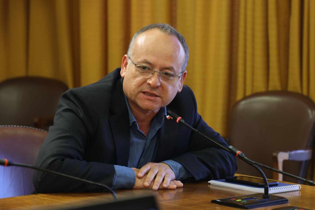 Diputado Bernardo Salinas solidariza con trabajadores de HMC Gold en huelga y llama a alcanzar un “acuerdo justo”