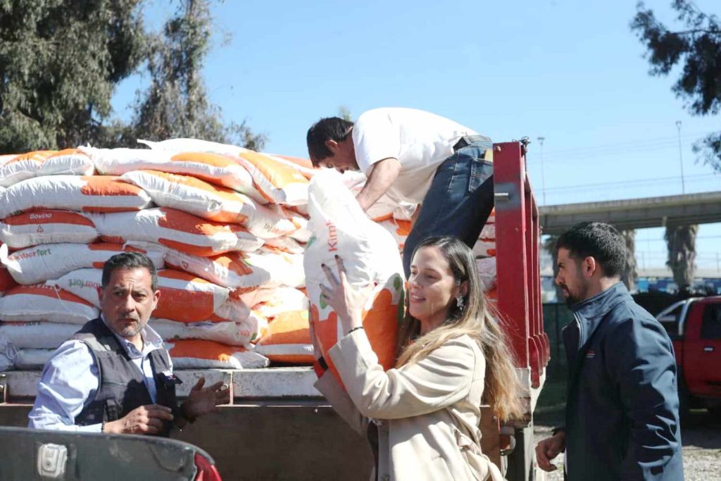 INDAP entrega alimentación animal en La Serena