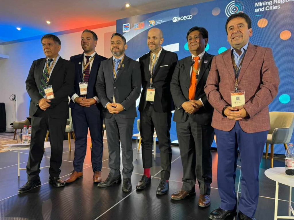 El Gobierno Regional expuso sus metas productivas mineras en la cumbre internacional de la OCDE